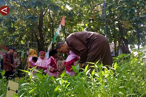 Warga Negara Asing kunjungi Madiun untuk berburu bahan herbal