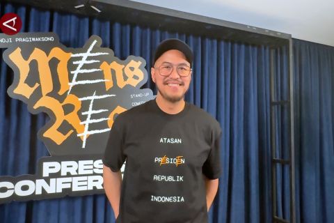 Pandji Pragiwaksono beri edukasi politik via tur "Mens Rea" di 11 kota