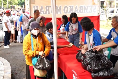 Persatuan gereja gelar pasar murah di Pekalongan