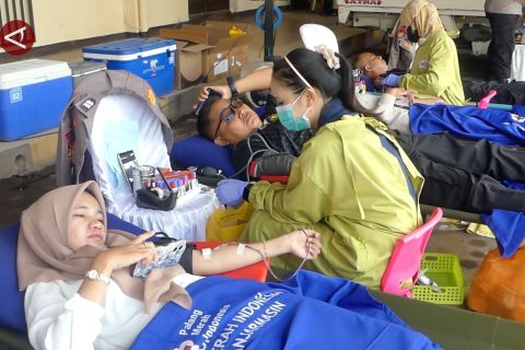 Sambut Hari Buruh, Polda Kalsel gelar bakti sosial