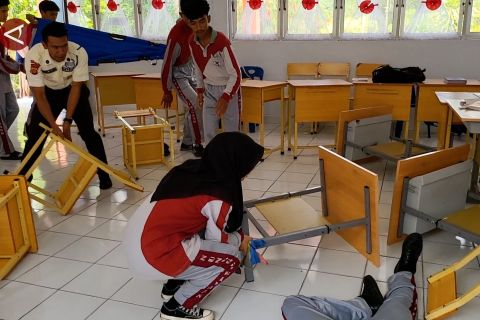 BPBD Bener Meriah berikan simulasi evakuasi gempa dan kebakaran