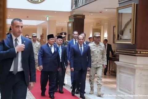 Presiden Prabowo dan Presiden El Sisi mengunjungi Akmil Mesir di Kairo