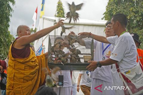 Sambut Tri Suci Waisak, umat Buddha gelar Kagyu Monlam di Taman Lumbini Borobudur