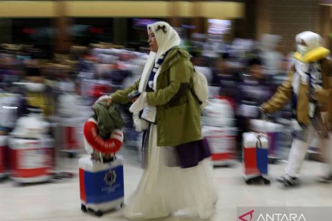 Kloter pertama jamaah calon haji Indonesia diberangkatkan menuju Madinah