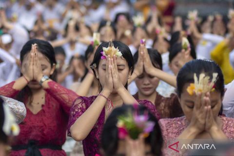 Umat Hindu rayakan Hari Kuningan untuk mohon kemakmuran