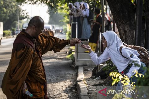 36 biksu Thudong singgah di Kendal sebelum lanjutkan perjalanan ke Candi Borobudur