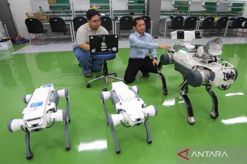 Tim robotika ITS kembangkan robot anjing