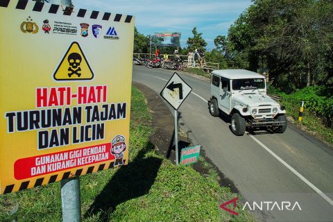 Antisipasi kecelakaan, sejumlah rambu peringatan dipasang di kawasan menuju Gunung Bromo