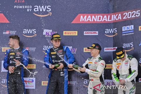Wei Lu/Alessio Picariello menangi Race 2 Pro-AM GT World Challenge Asia 2025