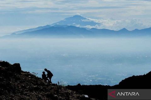 Berwisata di TWA Gunung Papandayan saat  libur panjang Waisak