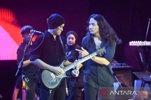 Dewa 19 feat Marcello Tahitoe guncang Gianyar dalam konser Sanga Sanga 1st Anniversary