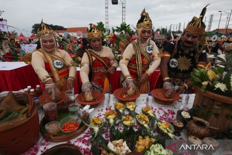 Semarak Festival Rujak Uleg 2025, Surabaya rayakan ulang tahun Ke-732 dengan kuliner tradisional