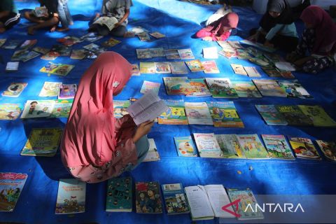 Bagikan buku bacaan gratis untuk tingkatkan minat baca dan budaya literasi