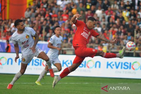 Semen Padang FC masih dibayangi zona degradasi setelah hasil imbang lawan Persik Kediri