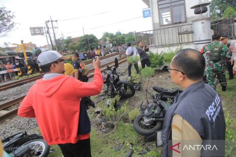 Kecelakaan kereta api dengan tujuh motor tewaskan empat orang di Magetan