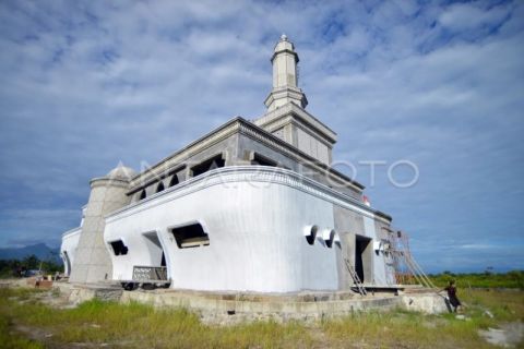 Pembangunan masjid berbentuk kapal di Padang Pariaman