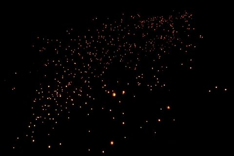 2.569 lampion terangi langit Borobudur, simbol harapan di Waisak 2025