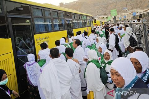 Bus Shalawat setia layani jamaah calon haji Indonesia dari Syisyah-Raudhah ke Masjidil Haram