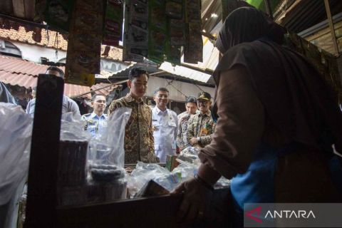 Wapres Gibran Rakabuming Raka tinjau pasar di Indramayu