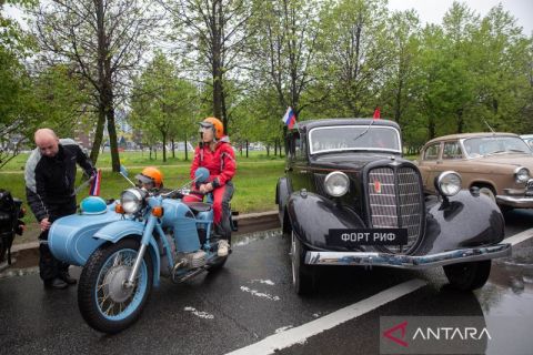 Pameran kendaraan antik di St. Petersburg, Rusia