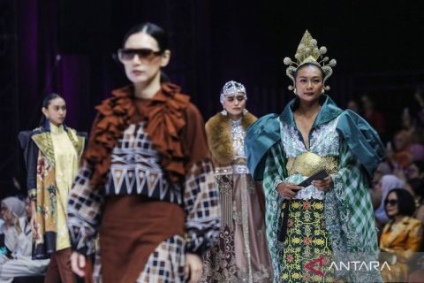 Pembukaan Indonesia Fashion Week 2025