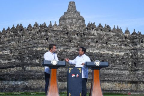 Presiden Prabowo dan Presiden Macron sampaikan kesepakatan kedua negara di pelataran Candi Borobudur
