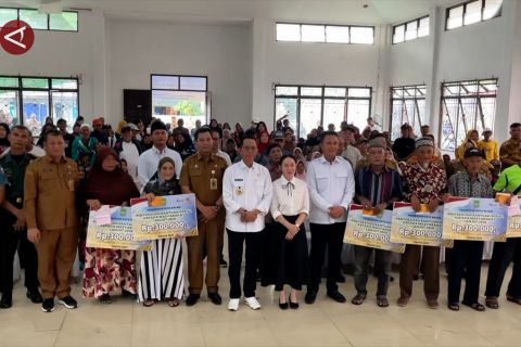 Batam salurkan bansos Rp5,4 M bagi dua ribu lansia di pulau terluar
