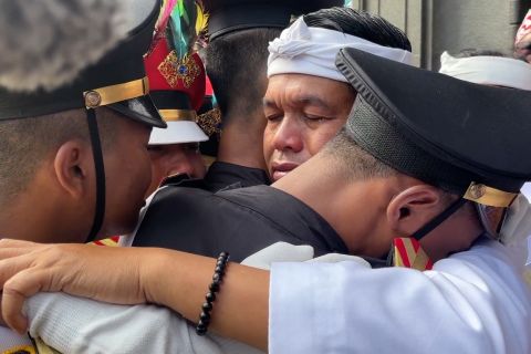 Pelukan haru warnai akhir pelatihan disiplin di Bandung