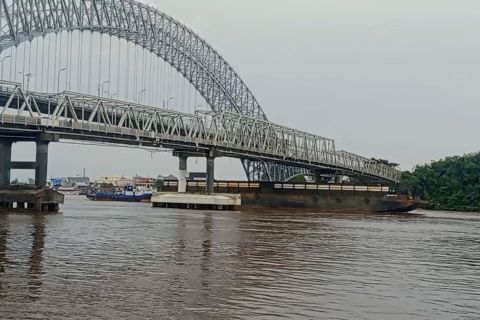 Usai ditabrak tongkang, Jembatan Mahakam dinyatakan masih aman dilalui