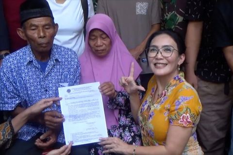 Anggota DPR RI sambangi Mbah Tupon, beri dukungan korban mafia tanah