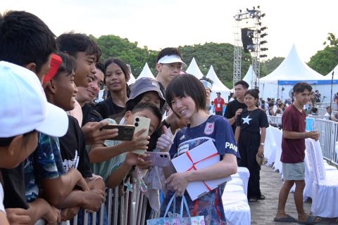 Atlet panjat tebing asal Jepang menikmati pertandingan di Bali