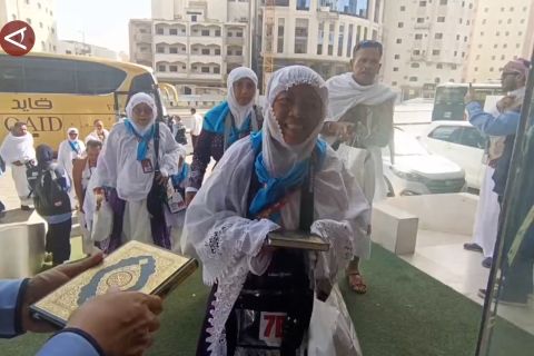 Gelombang kedua jamaah calon haji Indonesia tiba di Makkah