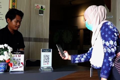 Menkop Budi sebut seluruh transaksi Kopdes Merah Putih gunakan QRIS