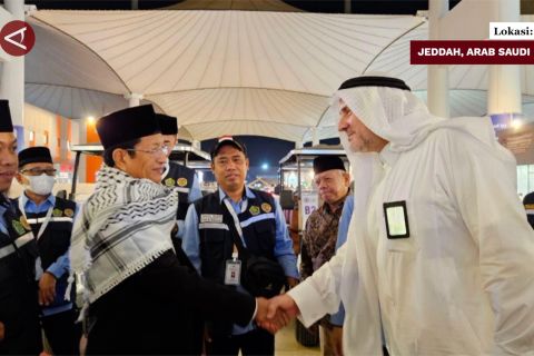 Tiba di Jeddah, Menag ingatkan jamaah soal syarat utama haji