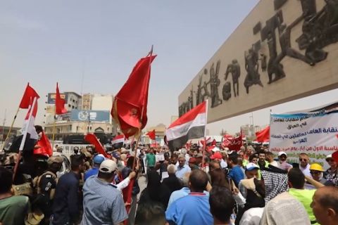 Arak-arakan peringatan Hari Buruh Internasional di Baghdad