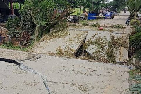 Jalan Samarinda-Balikpapan putus, Dinas PUPR siapkan jembatan darurat