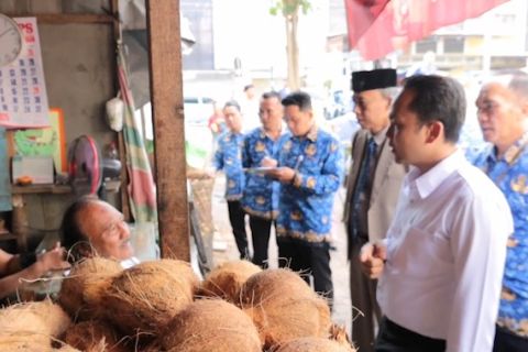 Wali Kota Solo respons lonjakan harga kelapa