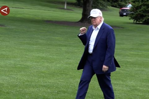 Trump ancam alihkan dana hibah untuk Harvard ke sekolah kejuruan