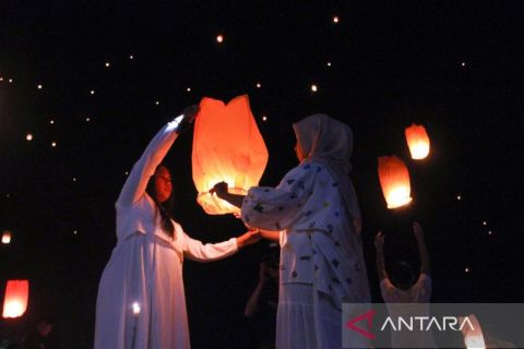 Festival Lampion jadi magnet wisata di Pantai Ngliyep