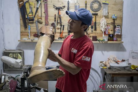 Produksi alat bantu penyandang disabilitas