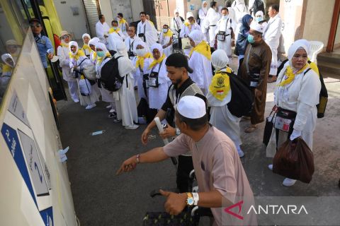 Jamaah calon haji Indonesia mulai diberangkatkan ke Arafah untuk wukuf