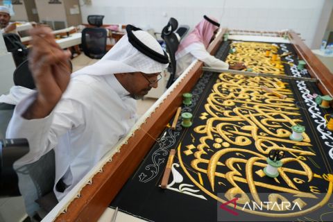 Mengintip proses penyulaman kain Kiswah untuk Kakbah di King Abdulaziz Complex