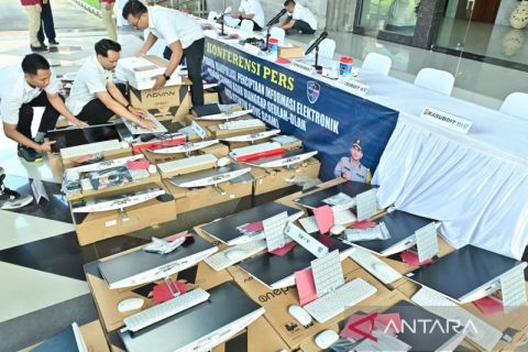 Polda Bali bongkar sindikat penipuan daring dari Kamboja dengan modus gunakan foto wanita palsu