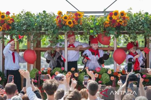 Festival bunga meriahkan Hari Rusia di St. Petersburg