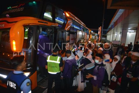 Kepulangan jamaah haji kloter pertama Padang