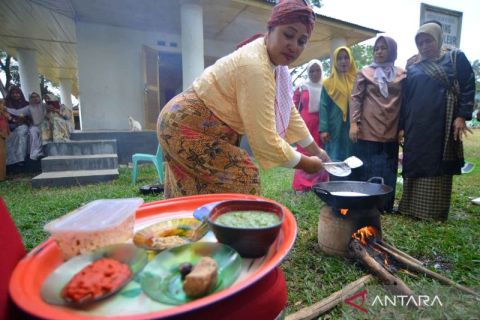Rendang belut sebagai keseimbangan ekosistem sawah menjadi kulinet khas Pangian Tanah Datar