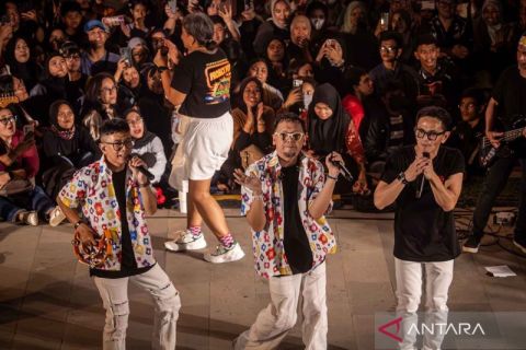 Project Pop hibur penggemar pada konser ulang tahunnya yang ke-29 di Jakarta