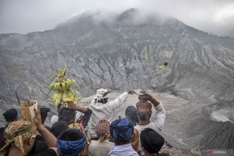 Masyarakat adat nusantara panjatkan syukur dalam upacara Ngertakeun Bumi Lamba