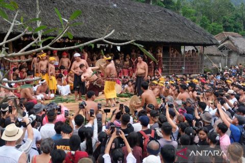 Tradisi Mekare-kare di Desa Tenganan Bali