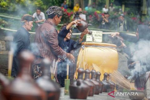 Warga Mojokerto jaga kelestarian sumber air lewat tradisi Unduh Petirtaan Jolotundo